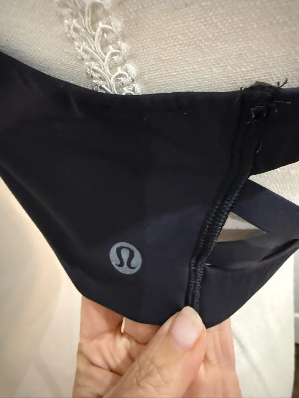 Lululemon Nulux Strappy Back Sports Bra Size M Black Medium Support